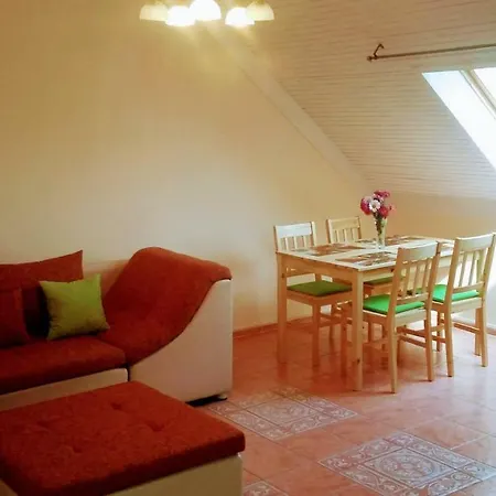Zozi Csaladi Apartman 아파트