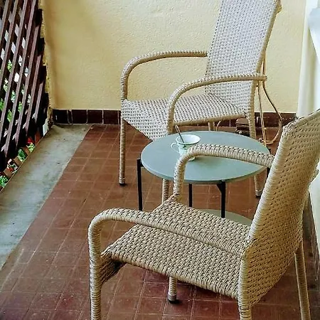 아파트 Zozi Csaladi Apartman 에게르