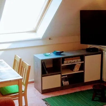 아파트 Zozi Csaladi Apartman